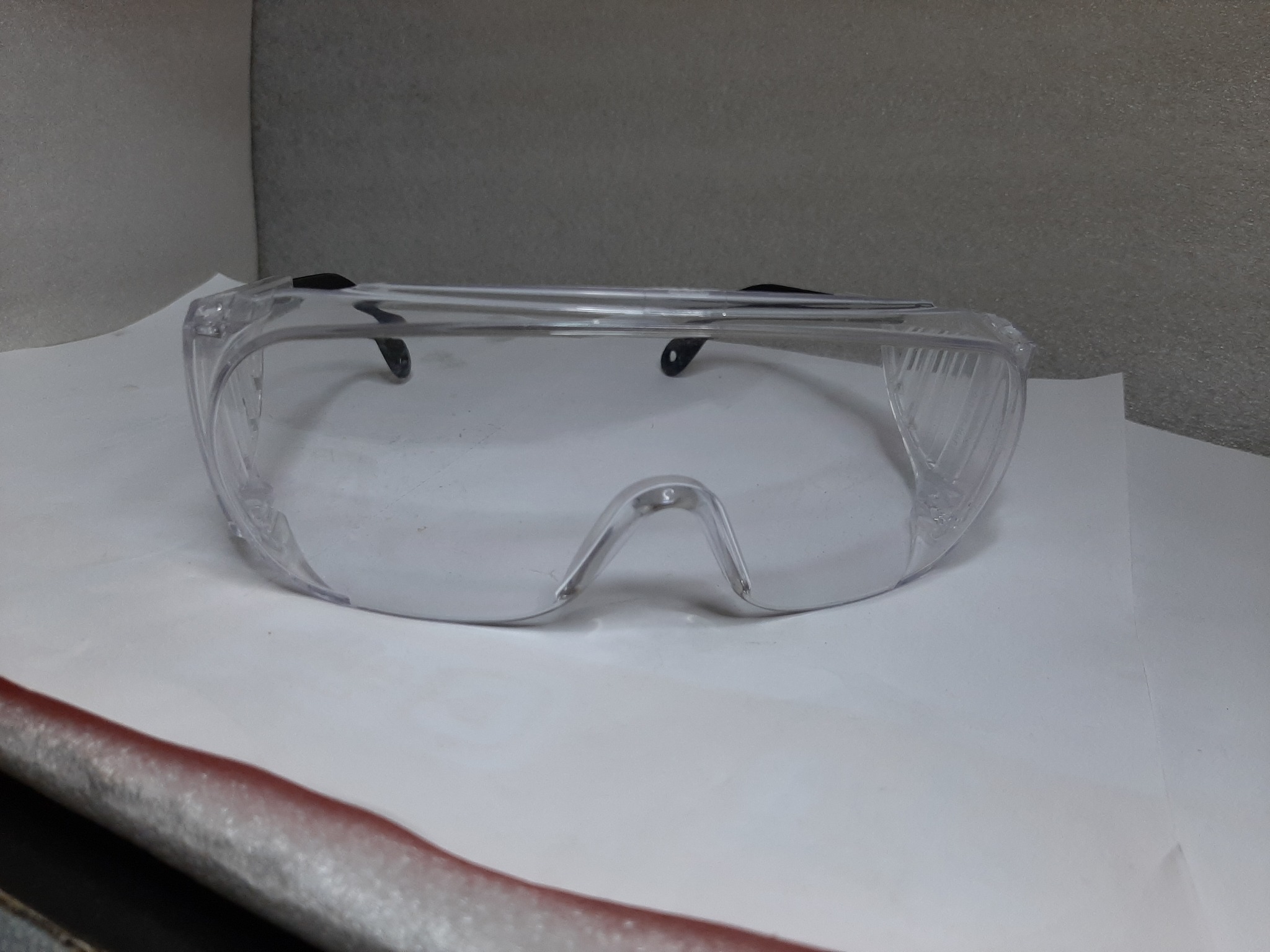 عينک ايمني u-v آمريكايي